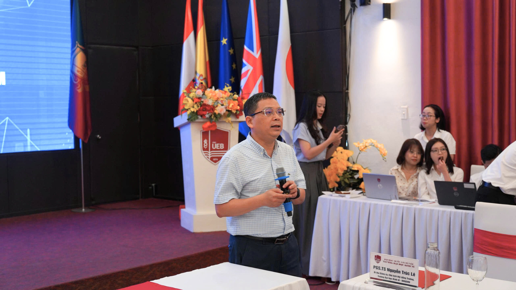 PGS.TS. PHAN CHÍ ANH Viện trưởng Viện Quản trị Kinh doanh trường ĐHKT - ĐHQGHN