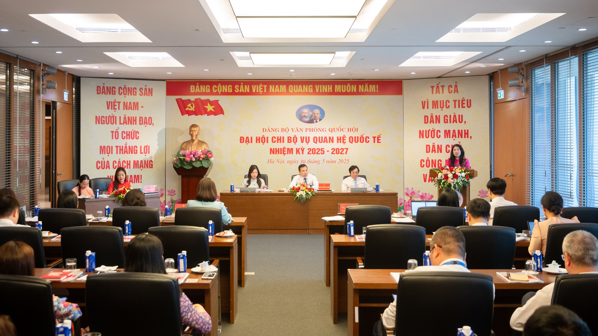 Z61_0054 - PCN VPQH Lê Thu Hà (1)