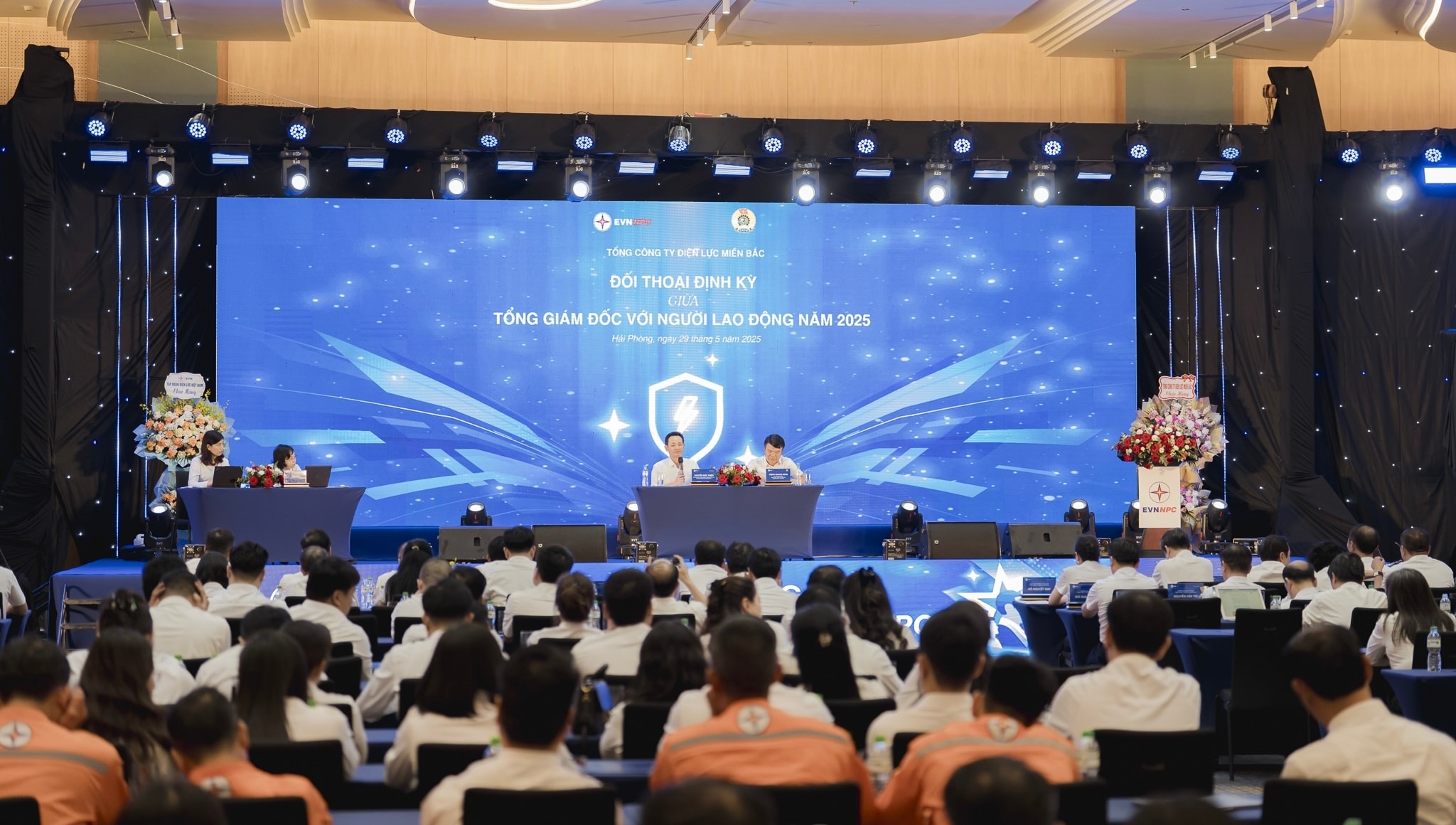 Ảnh 1- Toàn cảnh Hội nghị đối thoại với người lao động năm 2025 được EVNNPC tổ chức. Ảnh evnnpc