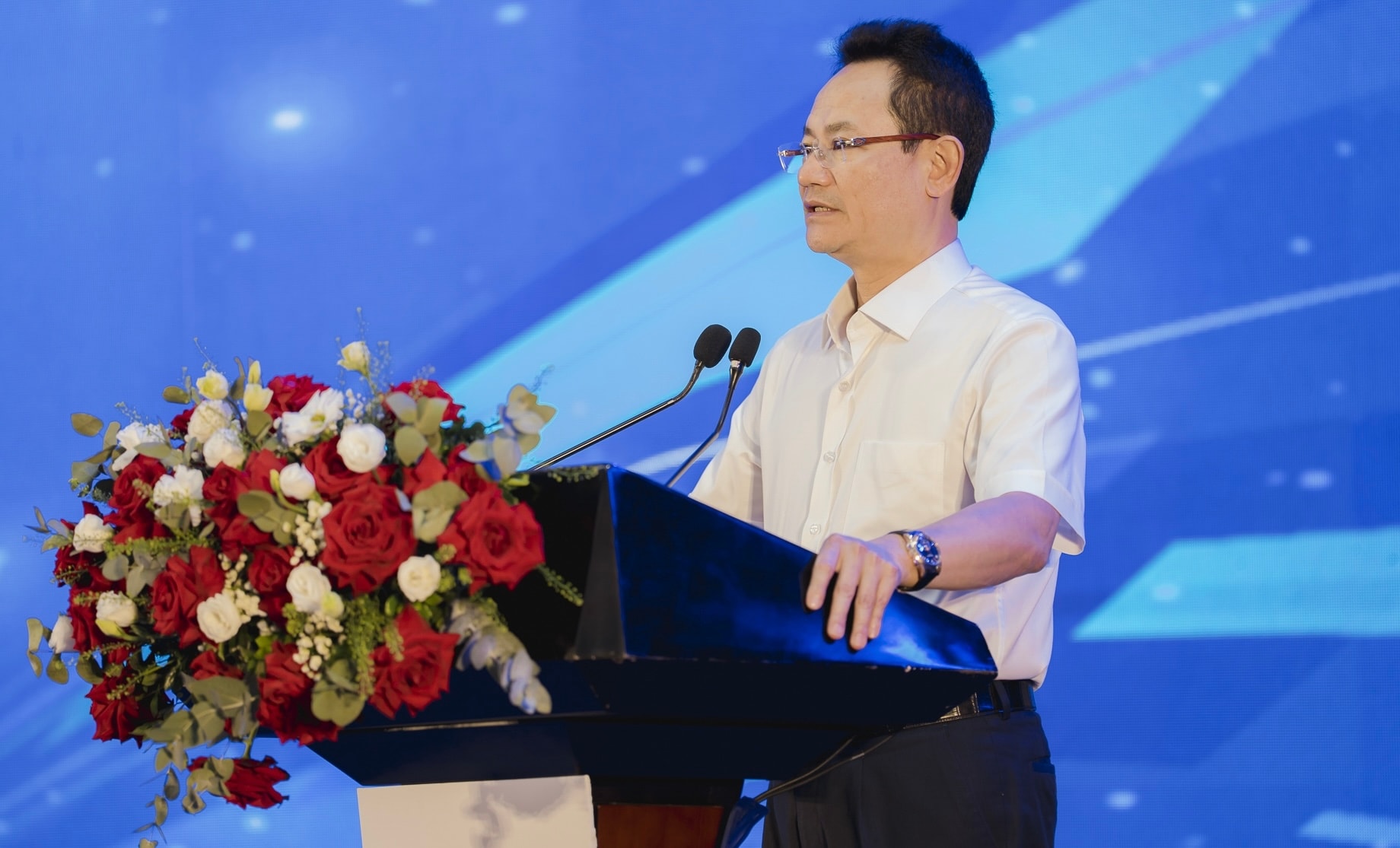 Ảnh 4- Ông Nguyễn Đức Thiện – Tổng Giám đốc EVNNPC phát biểu tại Hội nghị và giải đáp các nhóm câu hỏi cùng những đề xuất của người lao động thuộc thẩm quyền của EVNNPC. Ảnh evnnpc
