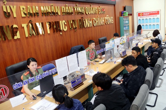 Quickly handling administrative procedures at the Quang Binh Public Administration Service Centre is a way to practice thrift (Photo: VNA) bi.jpg