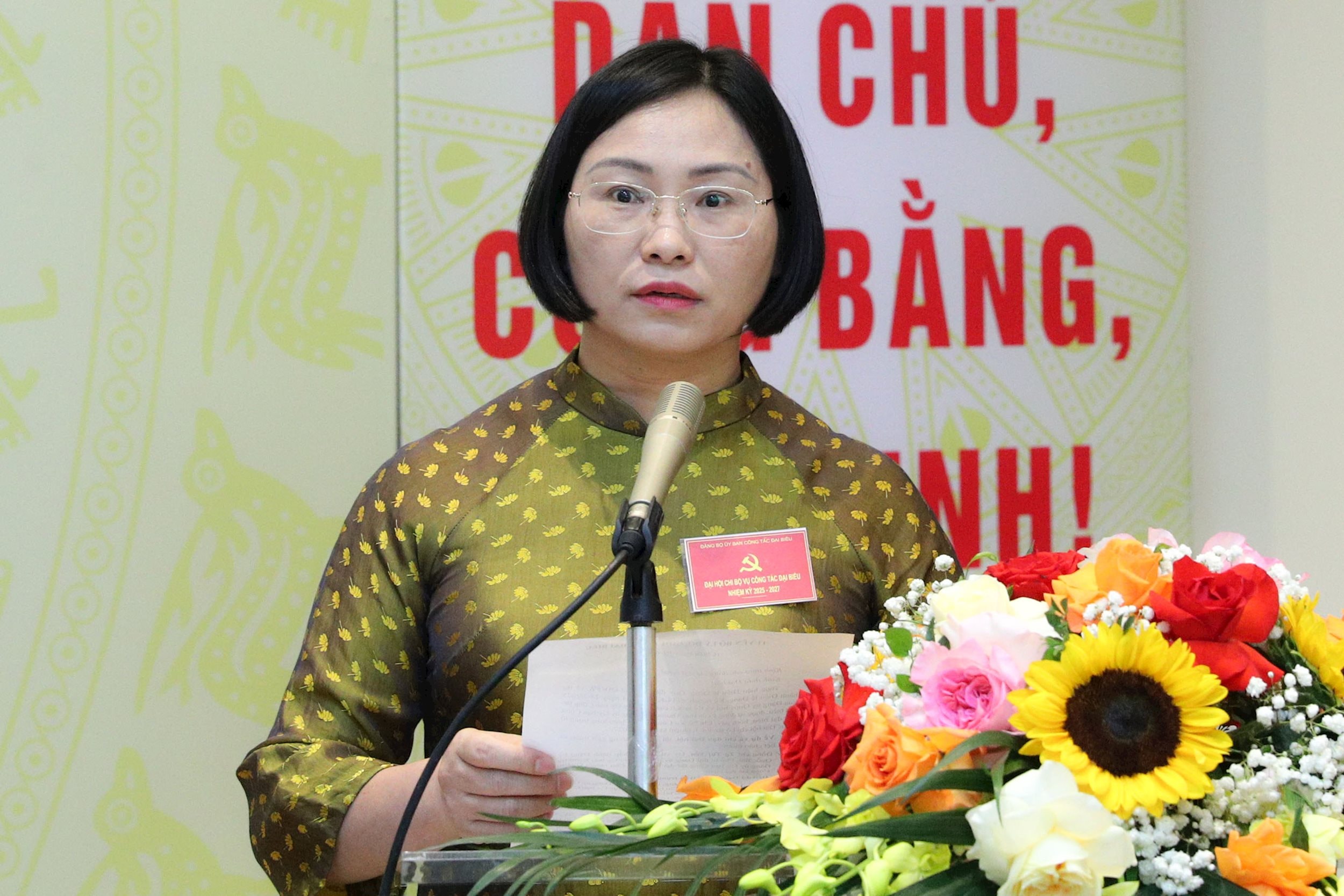 Phó Bí thư Chi bộ, Phó Vụ trưởng Vụ Công tác đại biểu Giàng Thị Cúc