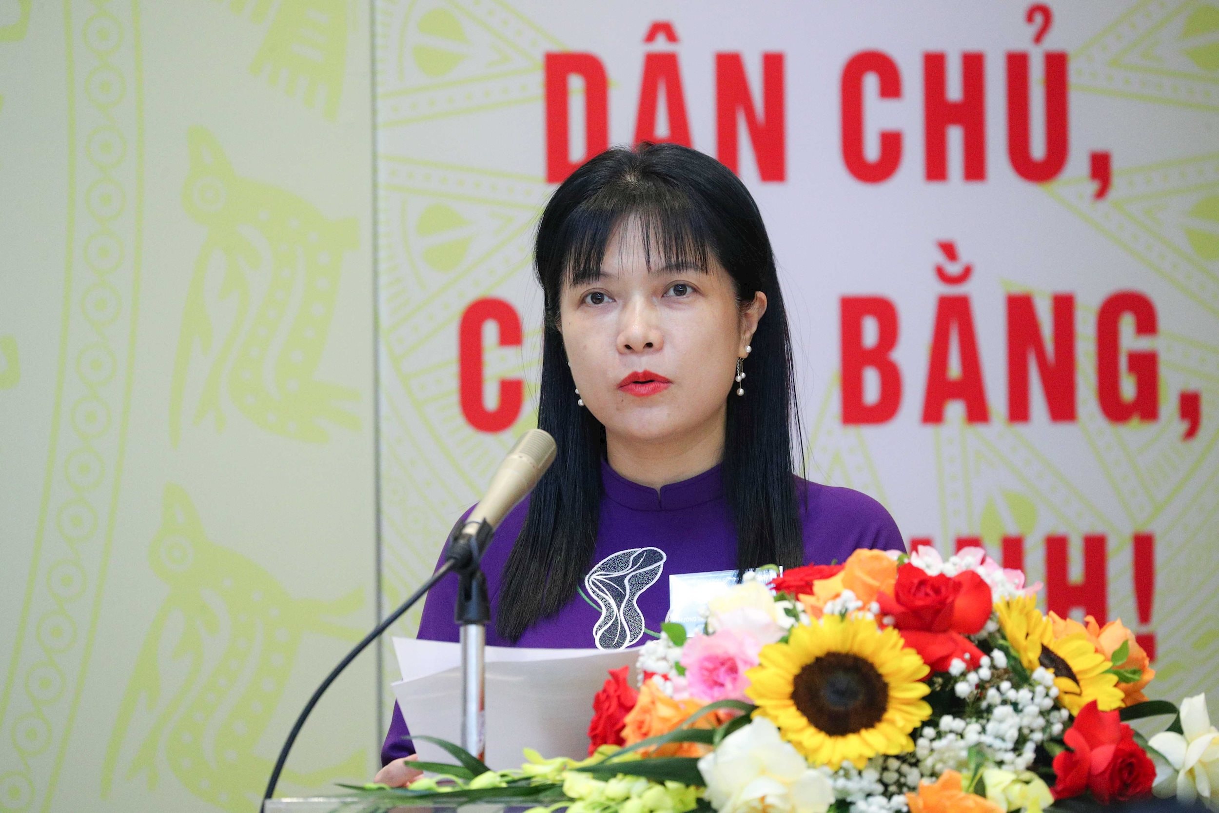 Phó Chủ nhiệm Ủy ban Công tác đại biểu Tạ Thị Yên phát biểu
