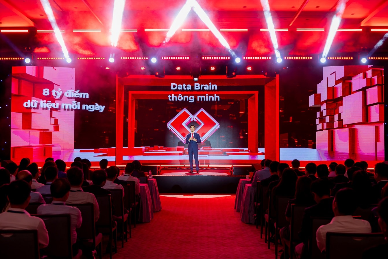 Ông Phan Thanh Sơn trình bày những giải pháp thanh toán đột phá