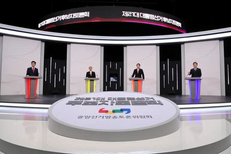 Các ứng cử viên tổng thống tranh luận trên truyền hình ngày 18/5. Ảnh: Al jazeera/AP