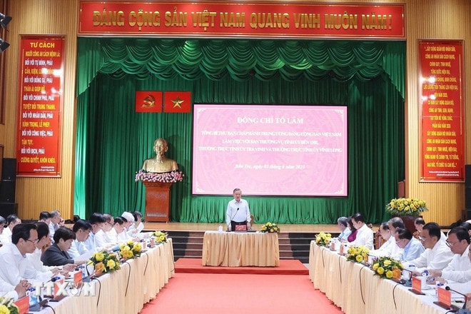 An overview of the working session (Photo: VNA) tong-bi-thu-tinh-uy-ben-tre-tra-vinh-vinh-long-1.jpg