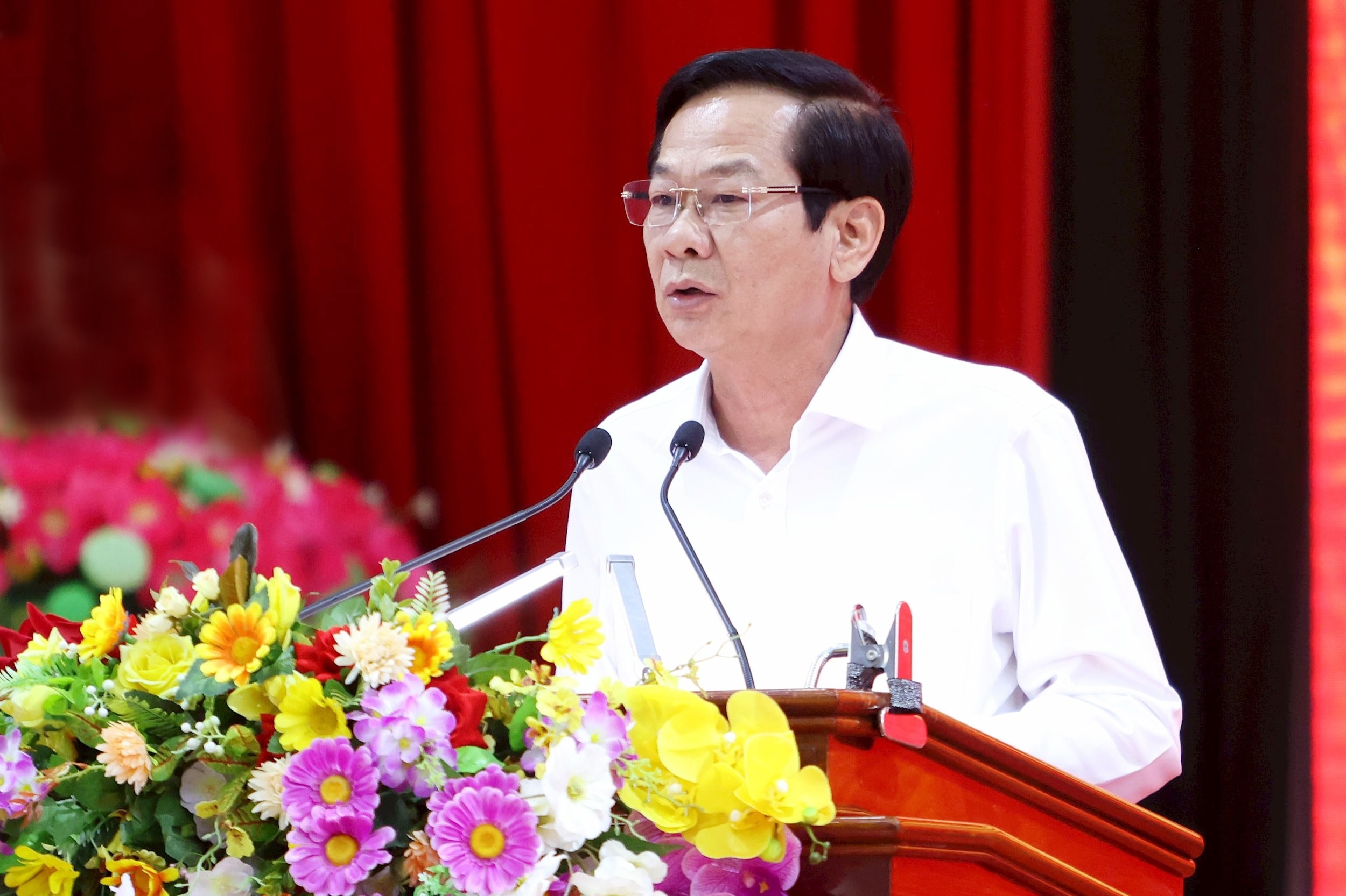 Thay mặt Ban Thường vụ Thành ủy Cần Thơ và Tỉnh ủy Sóc Trăng, Hậu Giang, Bí thư Thành ủy TP. Cần Thơ Đỗ Thanh Bình báo cáo một số kết quả nổi bật về tình hình triển khai thực hiện các nhiệm vụ trọng tâm của 3 tỉnh, thành phố.