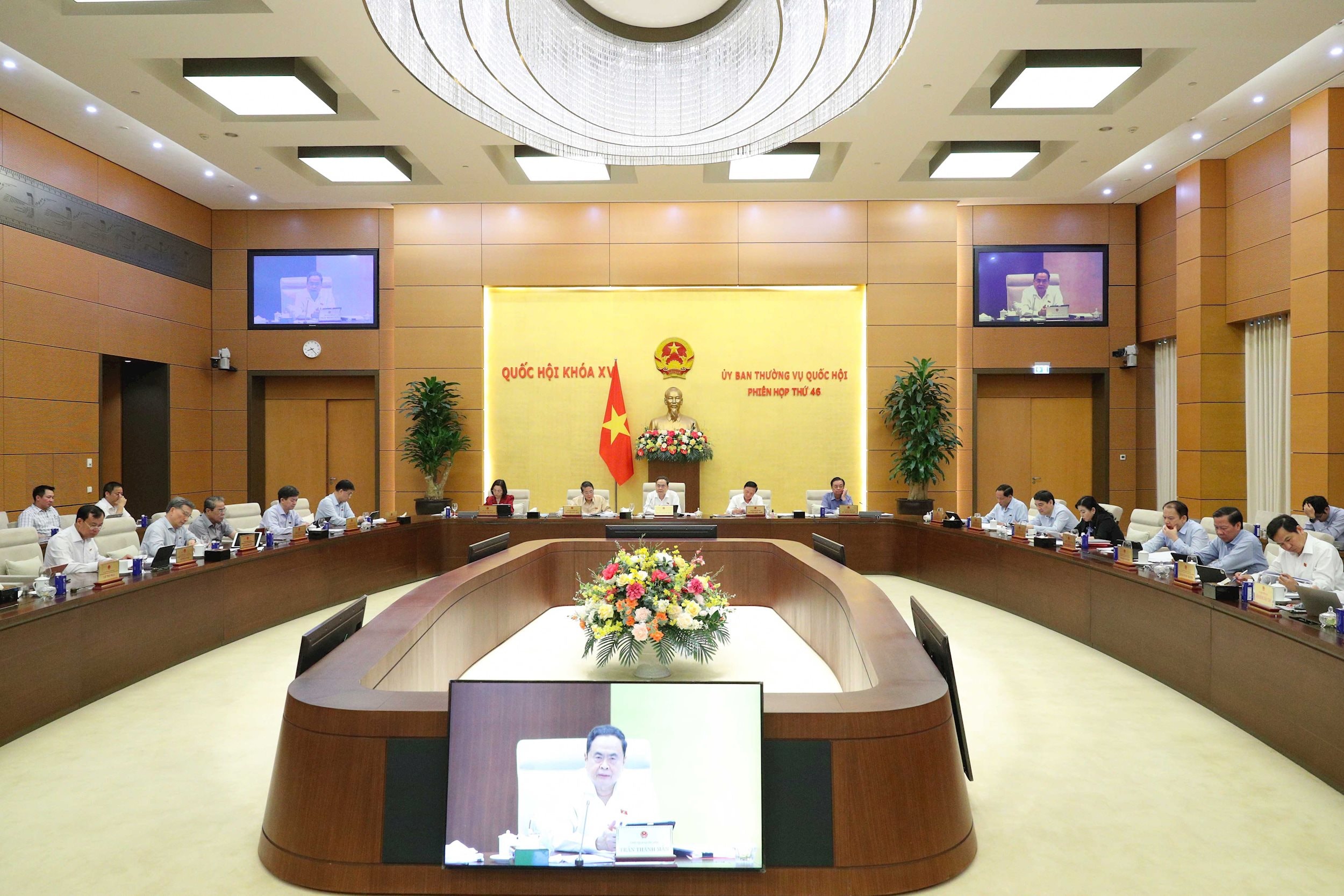Quang cảnh phiên họp. Ảnh: Hồ Long