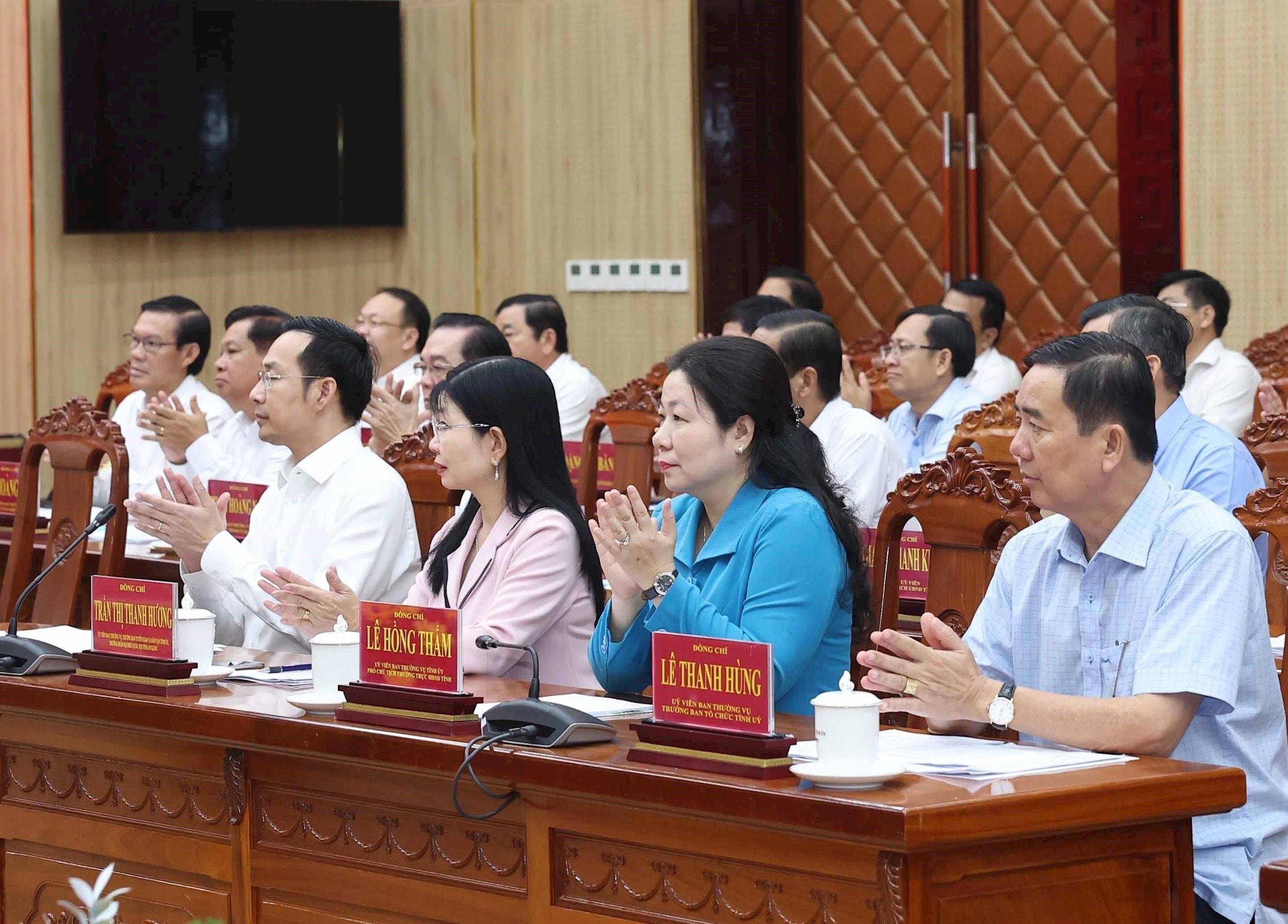 vna_potal_tong_bi_thu_lam_viec_voi_ban_thuong_vu_tinh_uy_kien_giang_va_thuong_truc_tinh_uy_an_giang_8072295.jpg