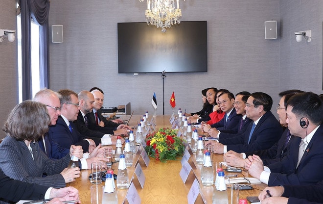 The meeting between PM Pham Minh Chinh and President of the Riigikogu Lauri Hussar on June 5 (Photo: VNA) vna-potal-thu-tuong-pham-minh-chinh-hoi-kien-chu-tich-quoc-hoi-estonia-8075337.jpg