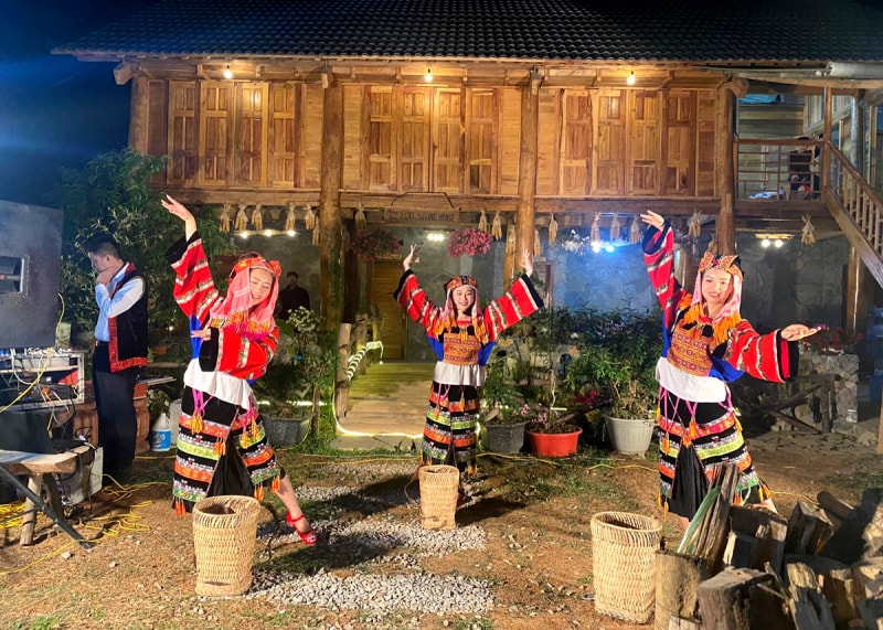 Đoàn Nghệ thuật Hoa Lê trắng Đồng Văn biểu diễn phục vụ các sự kiện văn hóa, văn nghệ của huyện