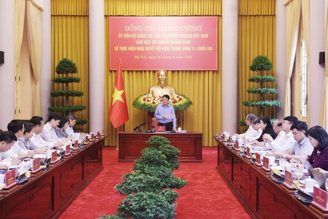 President Luong Cuong addresses the meeting. (Photo: VNA) vna-potal-chu-tich-nuoc-lam-viec-voi-tinh-uy-quang-ninh-ve-viec-thuc-hien-nghi-quyet-hoi-nghi-trung-uong-11-khoa-xiii-8074200.jpg