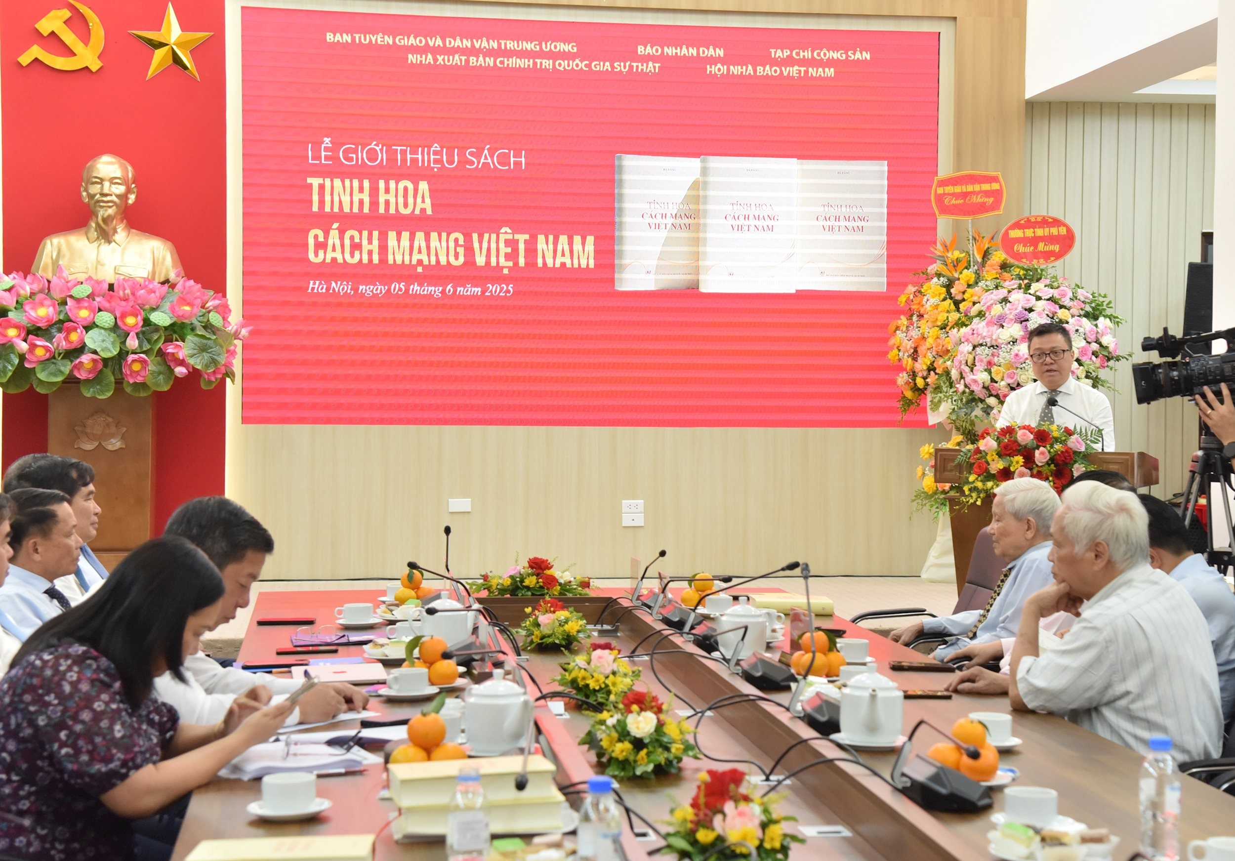 Phó Trưởng Ban Tuyên giáo và Dân vận Trung ương, Tổng Biên tập Báo Nhân Dân, Chủ tịch Hội Nhà báo Việt Nam Lê Quốc Minh phát biểuVLH_0686