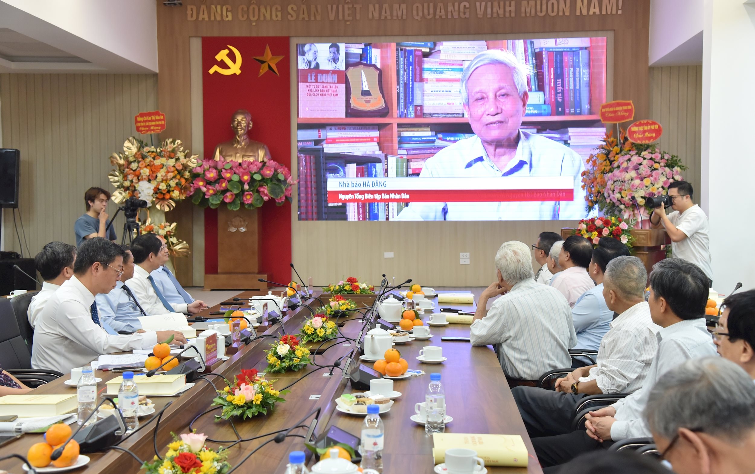 Toàn cảnh Lễ ra mắt cuốn sách