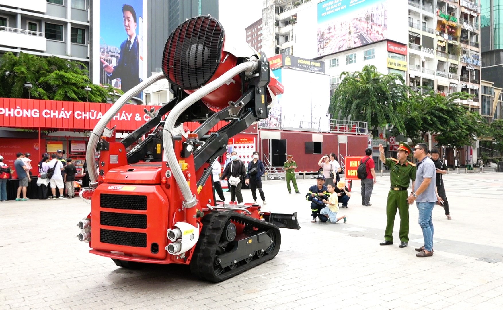 Hoành tráng chương trình 