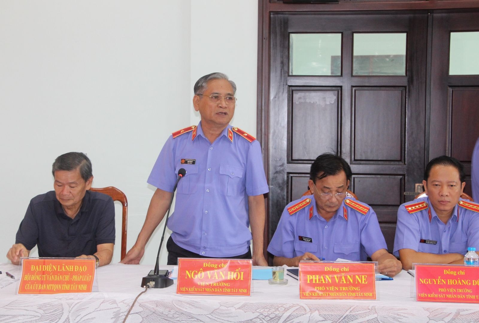 Lãnh đạo Viện KSND tỉnh Tây Ninh phát biểu tại buổi giám sát.