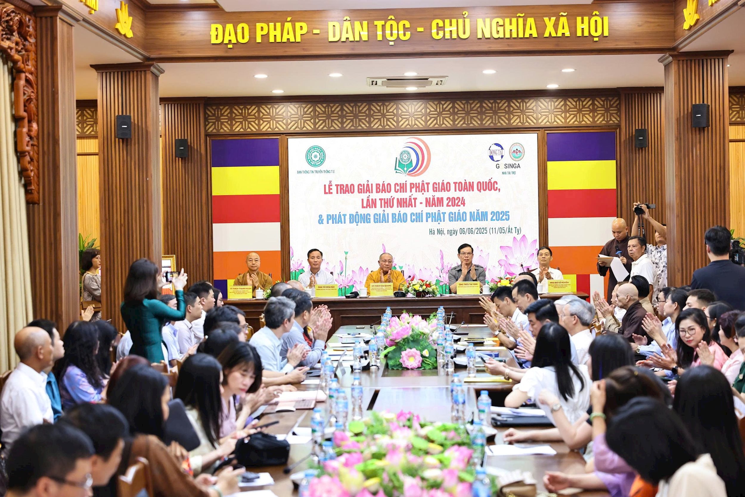toàn cảnh