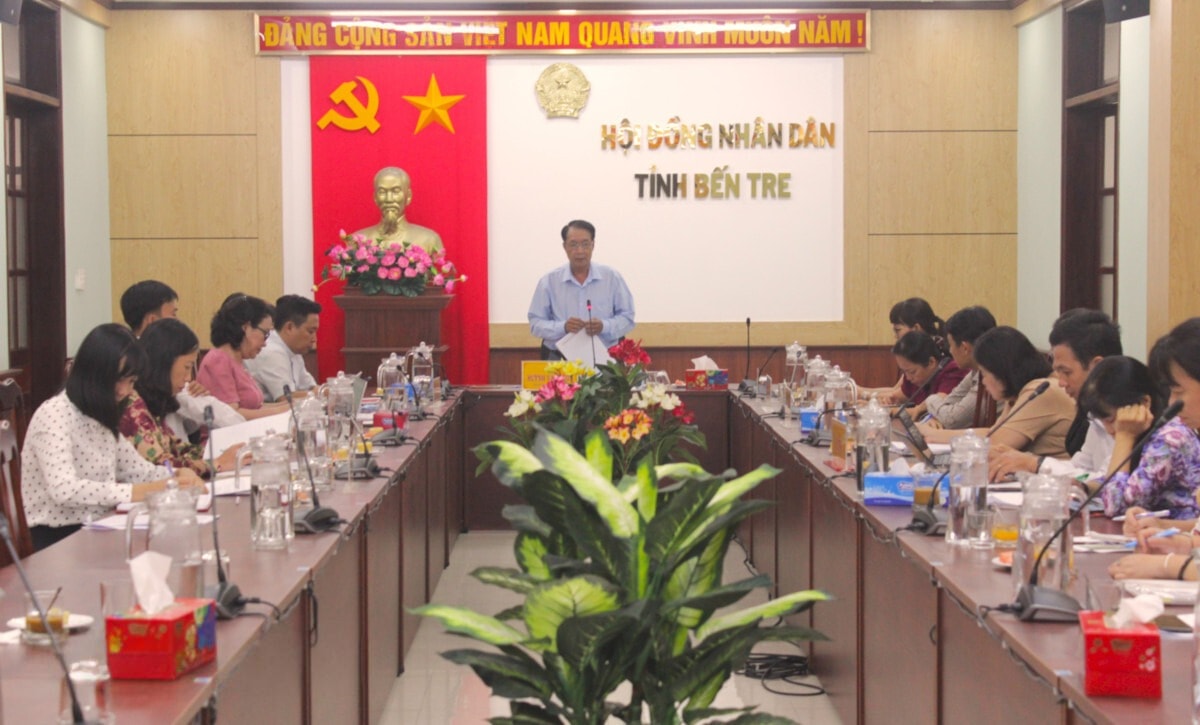 Trưởng Ban Văn hóa - Xã hội HĐND tỉnh Huỳnh Văn Cuộn phát biểu kết luận tại buổi giám sát. Ảnh Lê Đệ