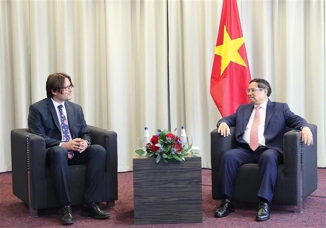 PM Pham Minh Chinh (R) receives President of Bolt Group Jevgeni Kabanov. (Photo: VNA)