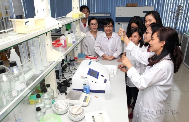 In October 2010, the French-funded Hanoi University of Science and Technology (also known as the Vietnam-France University) opens its first course. This is one of four universities meeting international standards in Vietnam. (Photo: VNA) vietnam-france-2.jpg
