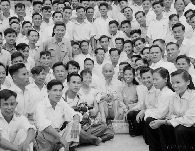 CT HCM voi cac nha bao nam 1960