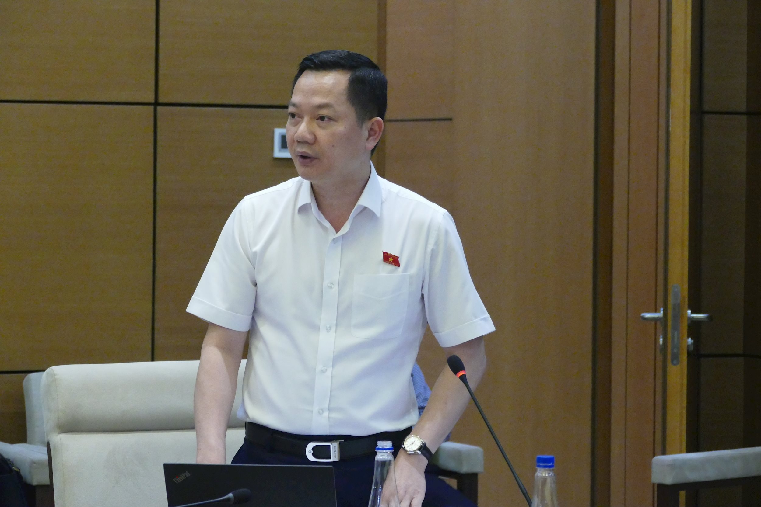 ĐBQH hoạt động chuyên trách tại Ủy ban Quốc phòng, An ninh và Đối ngoại Trịnh Xuân An phát biểu tại Hội nghị.