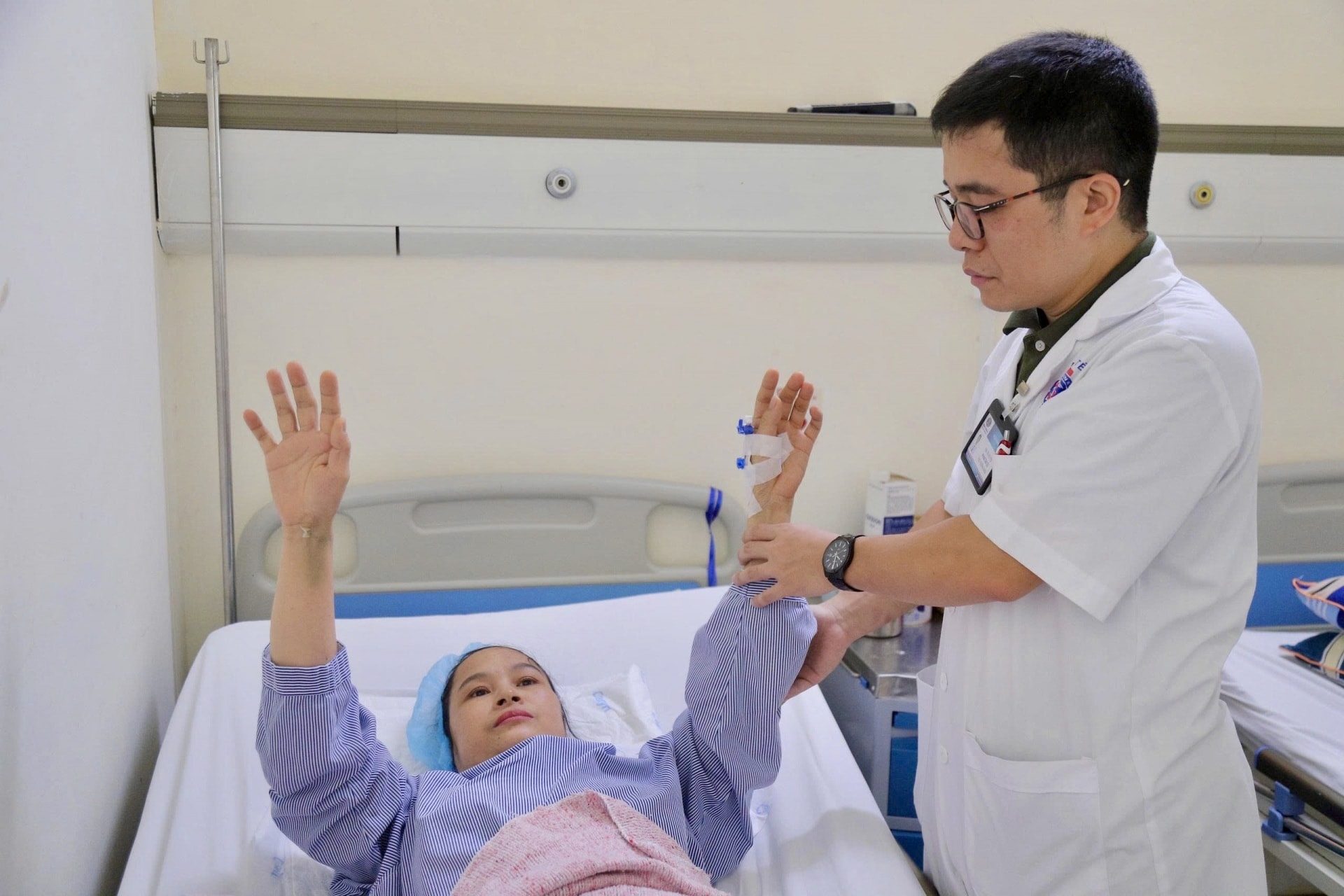 Bệnh nhân T. hồi phục rất tốt sau ca phẫu thuật khối u tủy cổ. Ảnh: Bệnh viện cung cấp
