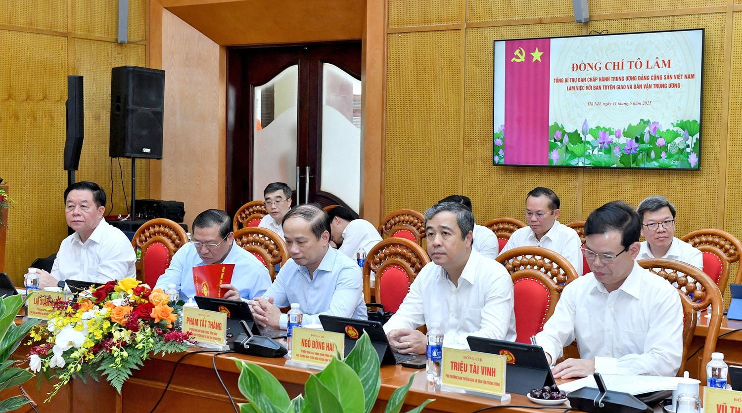 Các đồng chí lãnh đạo Ban Tuyên giáo và Dân vận Trung ương tham dự buổi làm việc. Ảnh: Đăng Khoa