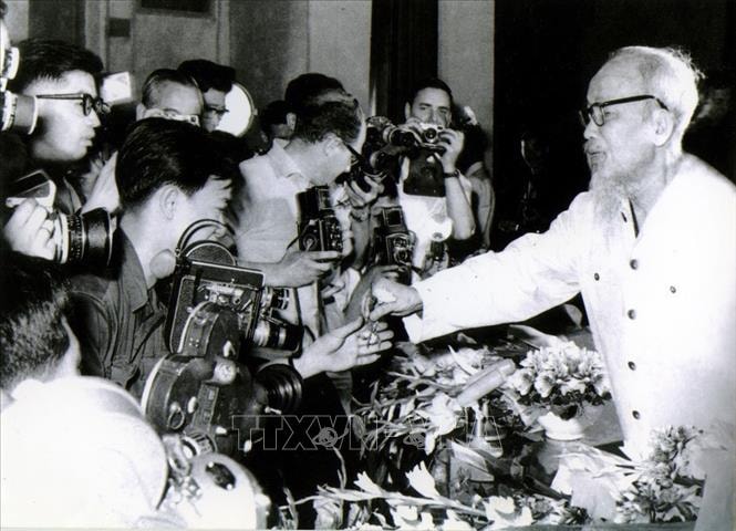 chu-tich-ho-chi-minh-210622-4.jpg