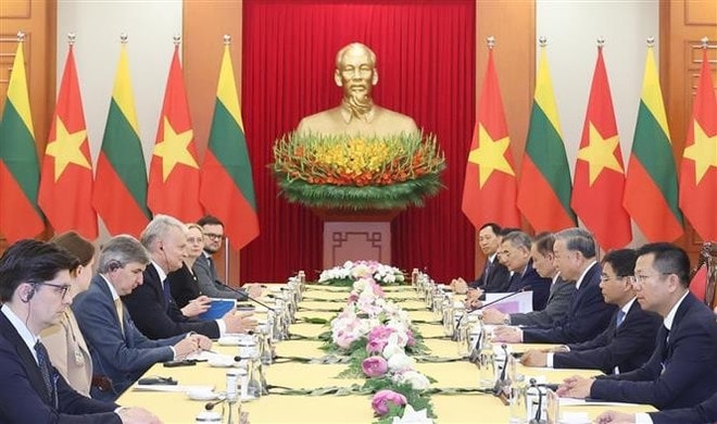 General Secretary of the Communist Party of Vietnam To Lam hosts a reception in Hanoi on June 12 for Lithuanian President Gitanas Nauseda who is on a two-day official visit to Vietnam. (Photo: VNA) vna-potal-tong-bi-thu-to-lam-hoi-kien-tong-thong-cong-hoa-litva-gitanas-nauseda-8087420.jpg