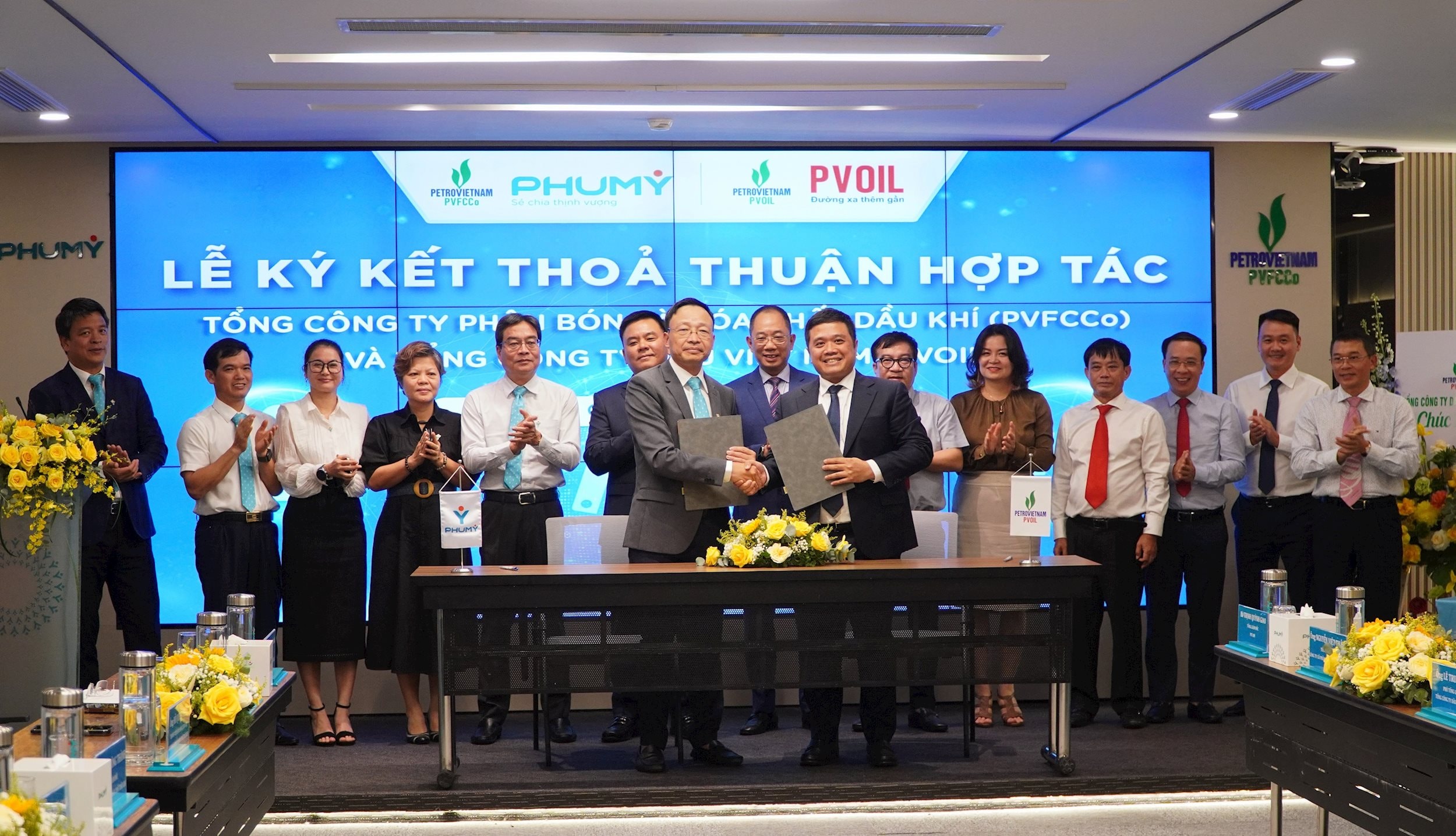 PVFCCo - Phú Mỹ và PVOIL ký kết thỏa thuận hợp tác trong lĩnh vực dịch vụ, thương mại và hóa chất (1)