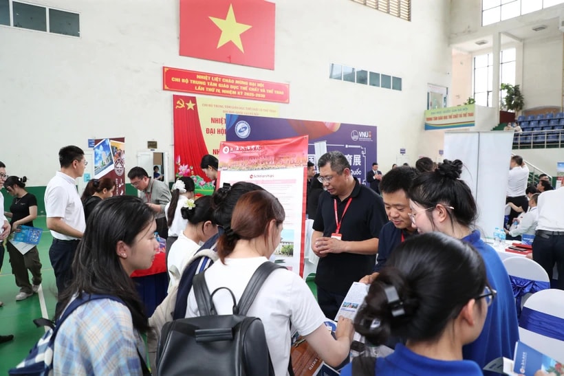 The China Higher Education Exhibition convenes in Hanoi on June 12, with the participation of 28 top Chinese universities. (Photo: vnu.edu.vn)