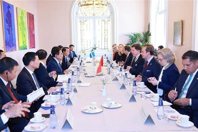 Prime Minister Pham Minh Chinh has a meeting with Speaker of the Riksdag (Swedish parliament) Andreas Norlén in Stockholm on June 12. (Photo: VNA) vna-potal-thu-tuong-pham-minh-chinh-hoi-kien-chu-tich-quoc-hoi-thuy-dien-andreas-norlen-8088680.jpg