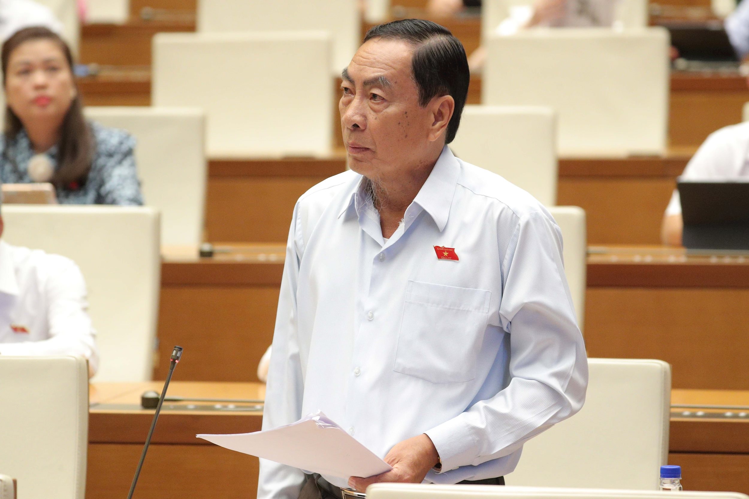 សមាជិករដ្ឋសភា Pham Van Hoa (Dong Thap) ១