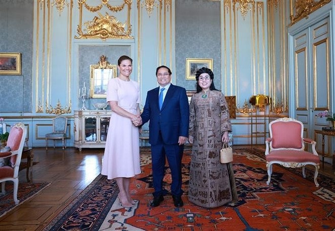 Prime Minister Pham Minh Chinh, his spouse Le Thi Bich Tran, and Crown Princess of Sweden Victoria. (Photo: VNA) pm2.jpg