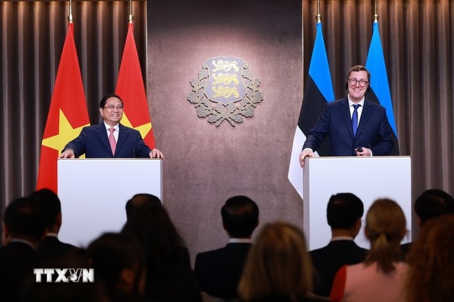 Prime Minister Pham Minh Chinh and Estonian Prime Minister Kristen Michal speak at a press conference after their talks. (Photo: VNA) pham-minh-chinh-4.jpg