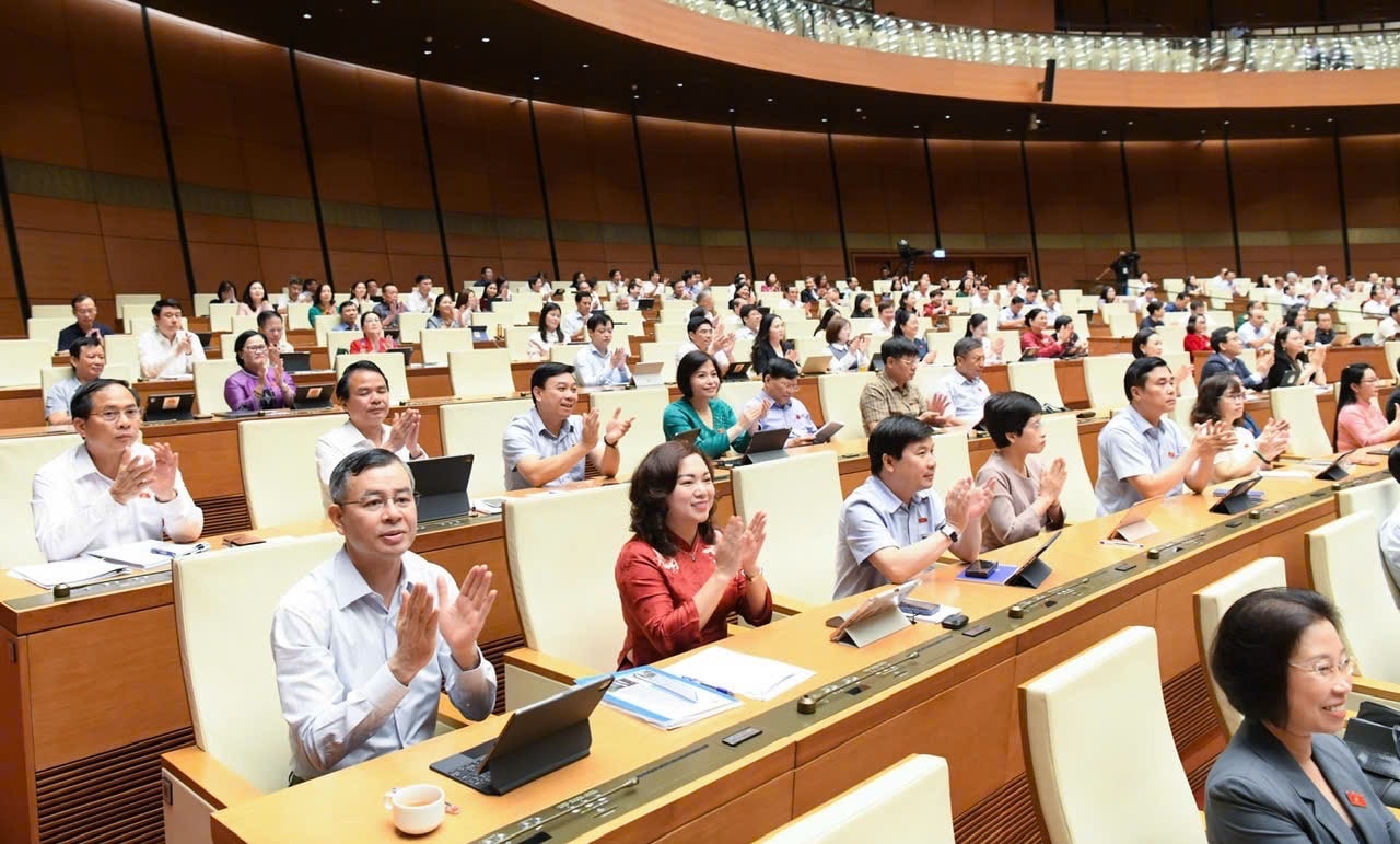 Đoàn ĐBQH tình Hòa Bình tham dự Kỳ họp thứ Chín