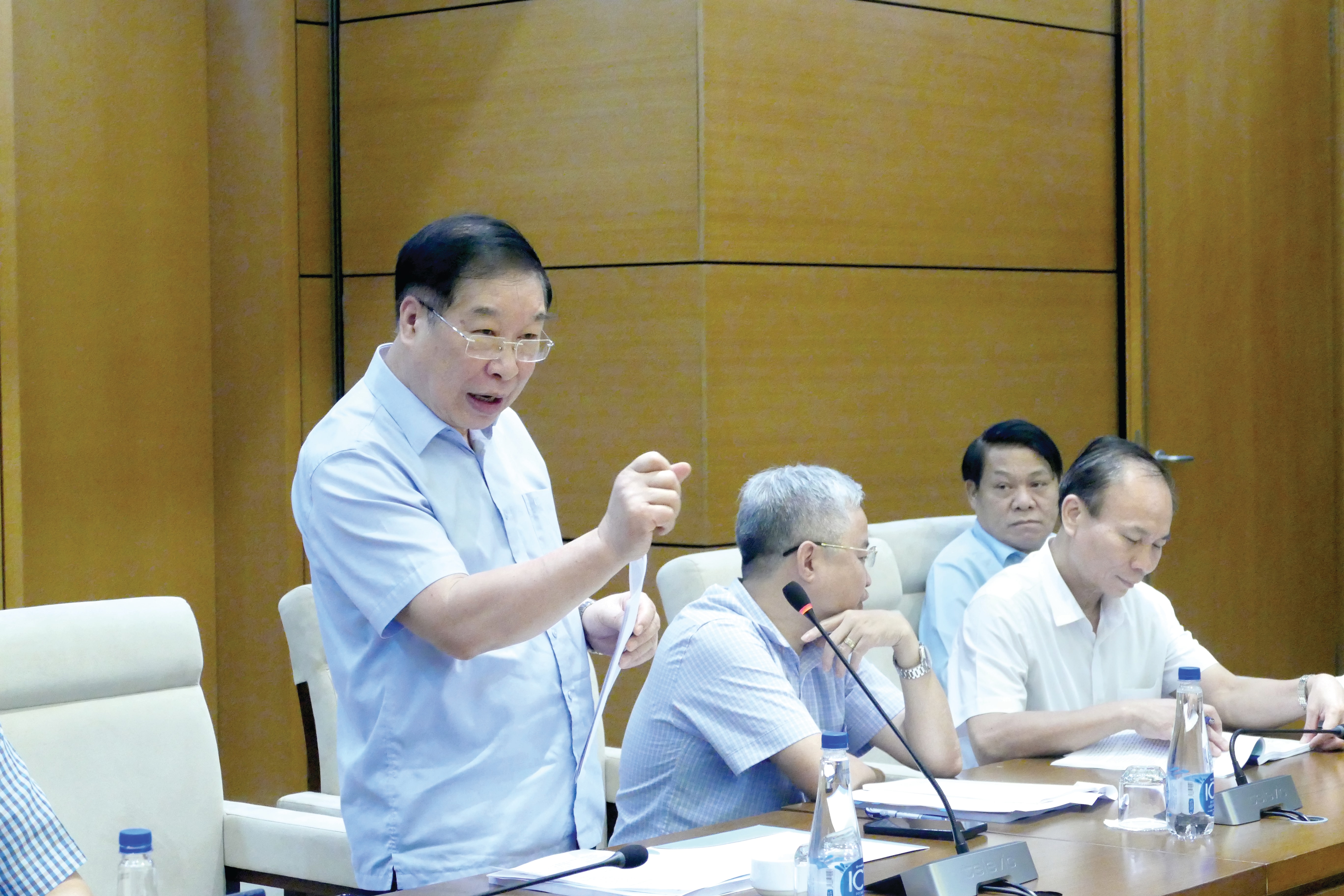 nguyên Phó Chủ nhiệm Ủy ban Pháp luật Lê Minh Thông
