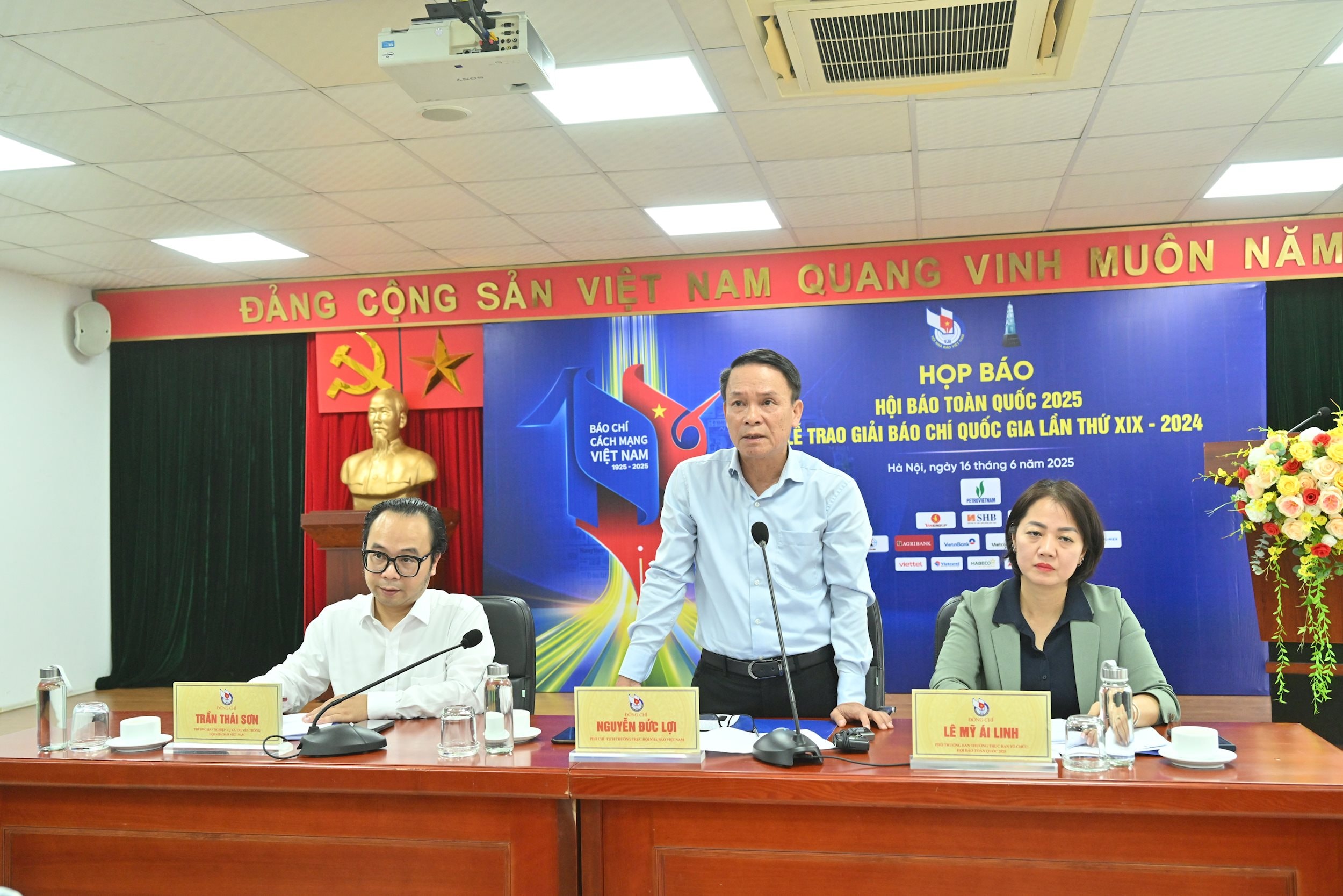 Phó Chủ tịch Thường trực Hội Nhà báo Việt Nam Nguyễn Đức Lợi phát biểuVQK_5936