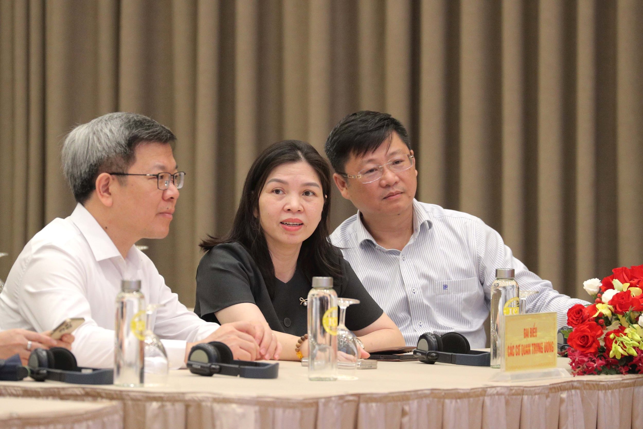 Các đại biểu dự buổi họp báo