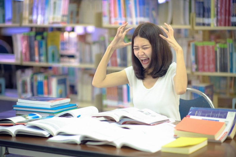 Căng thẳng trong quá trình ôn thi có thể dẫn tới stress, ảnh hưởng tới kết quả học tập của các sĩ tử