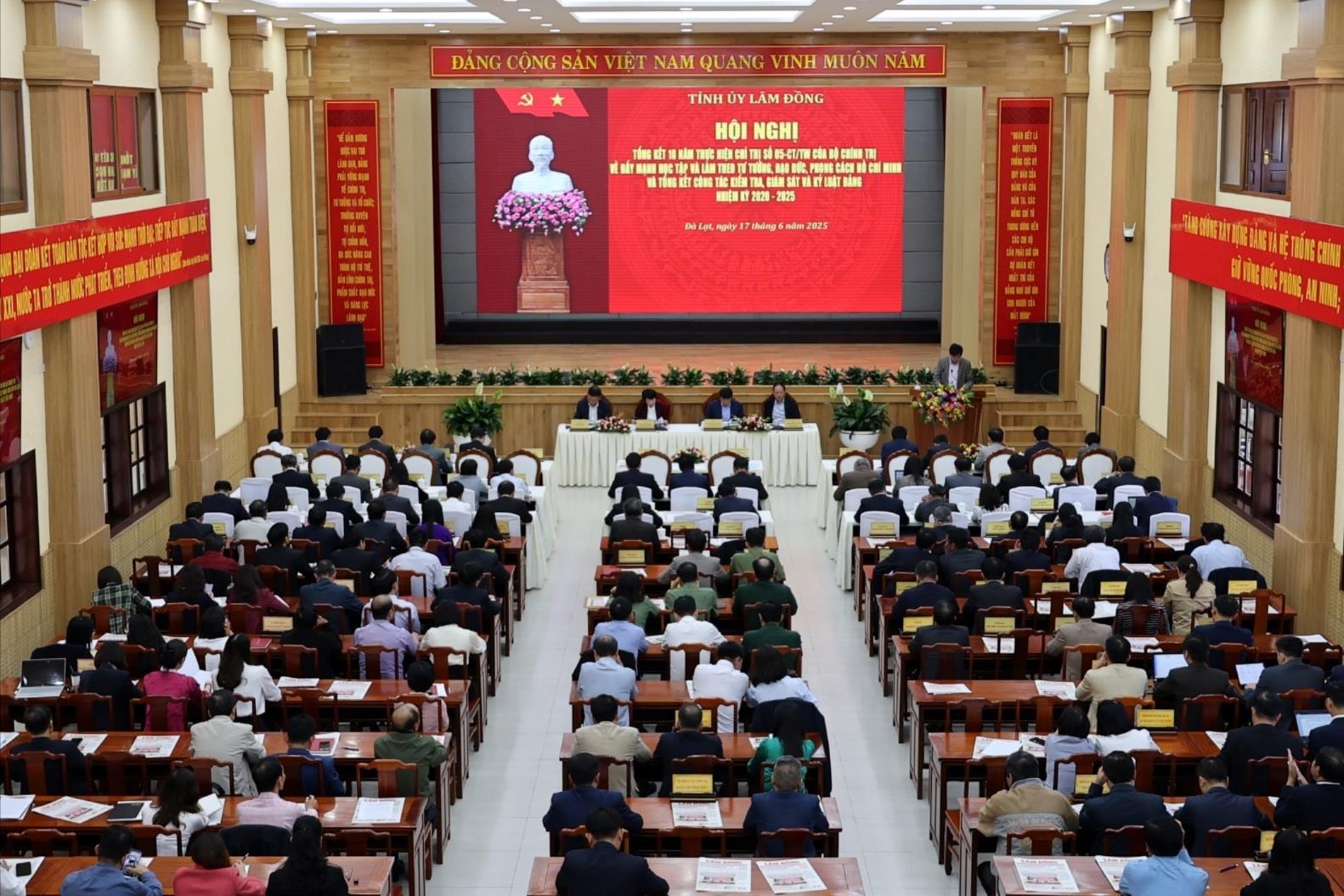 Quang cảnh Hội nghị