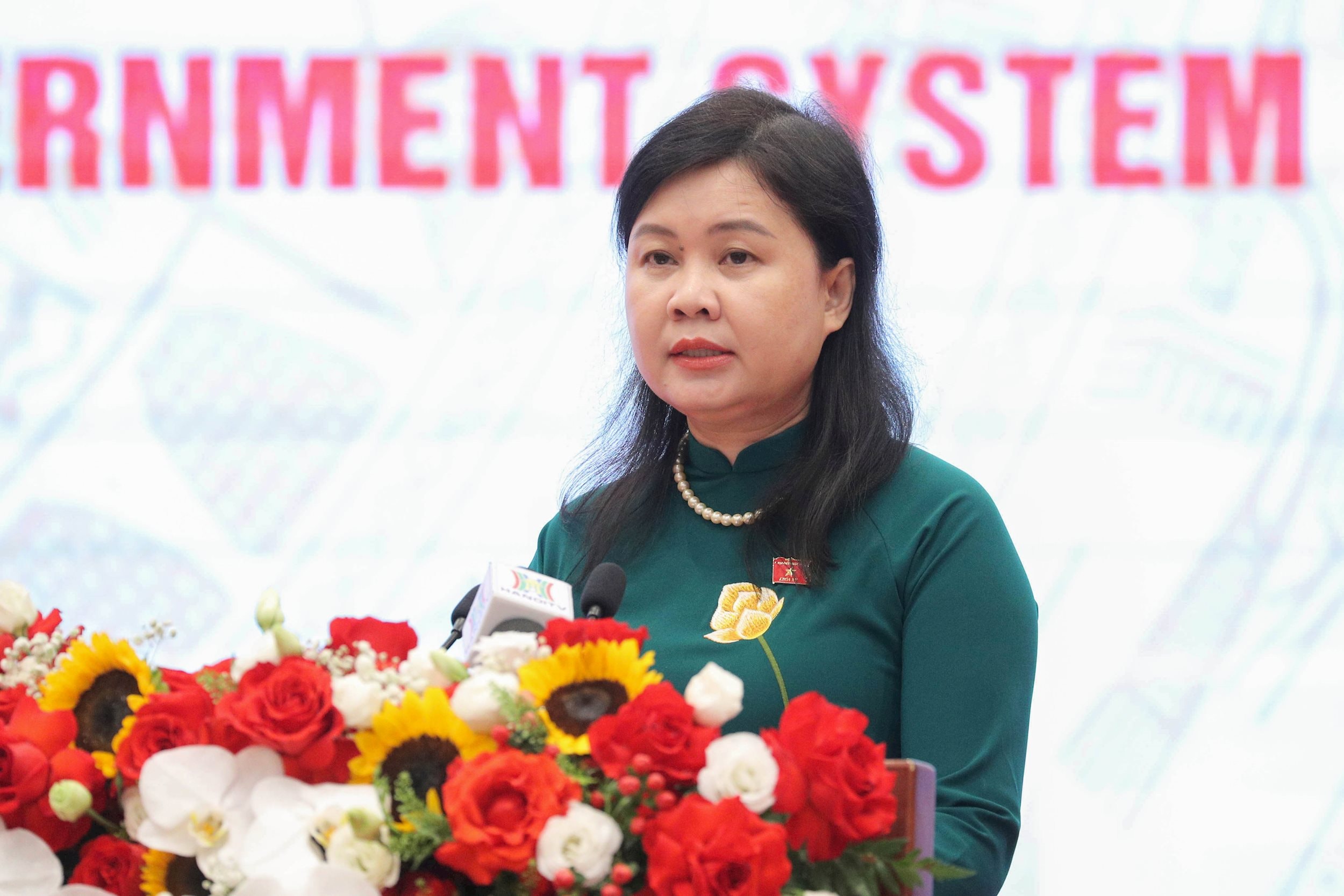 Phó Chủ nhiệm Ủy ban Pháp luật và Tư pháp Nguyễn Phương Thủy phát biểu tại buổi họp báo