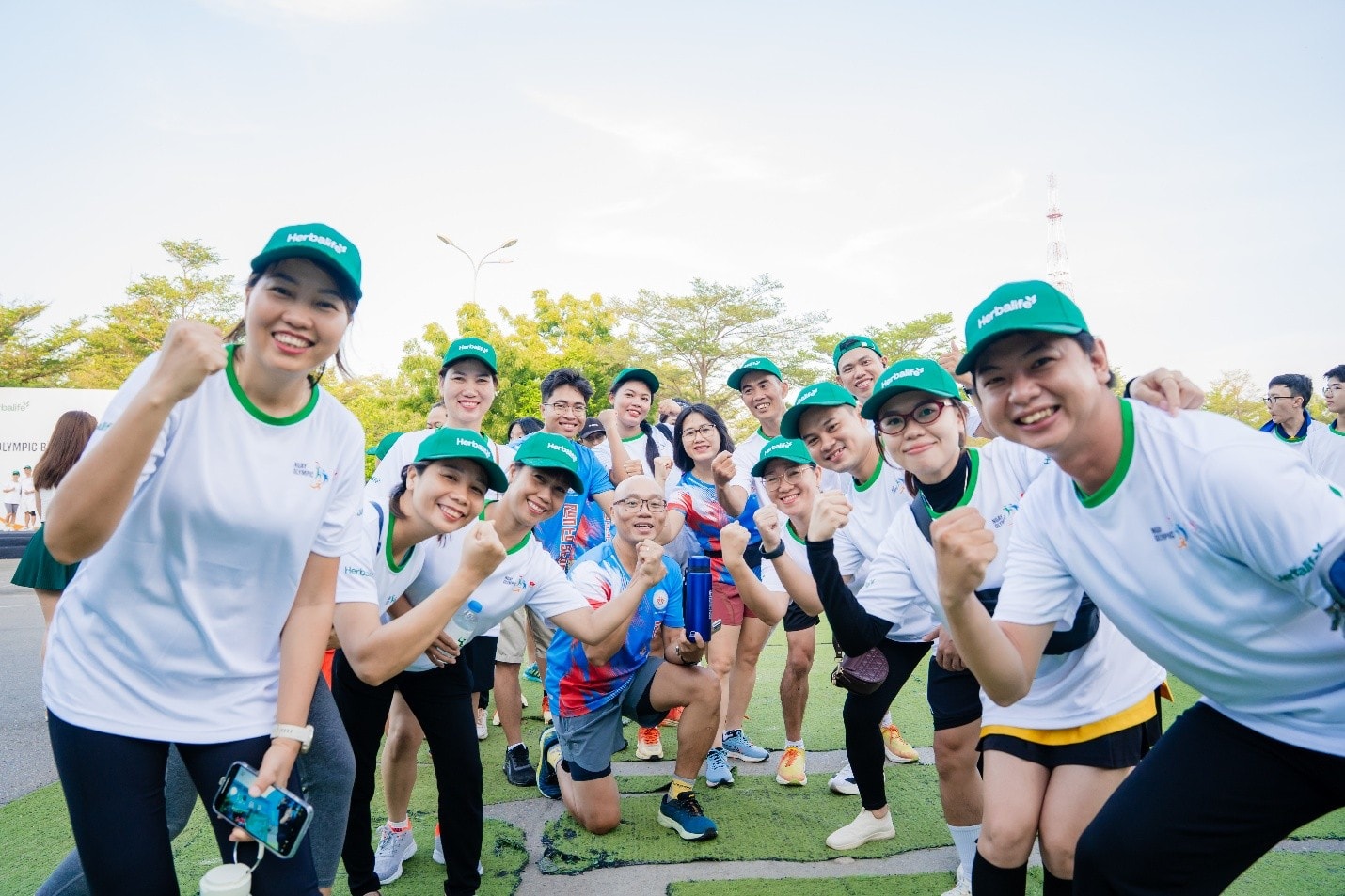 NGÀY OLYMPIC được thể hiện qua tinh thần đoàn kết và sống khỏe.