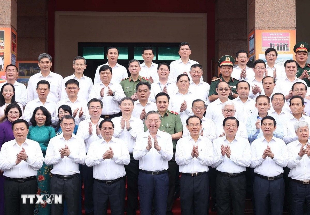 Tổng Bí thư Tô Lâm, Thủ tướng Phạm Minh Chính cùng đoàn công tác Trung ương và các đại biểu. (Ảnh: Thống Nhất/TTXVN)