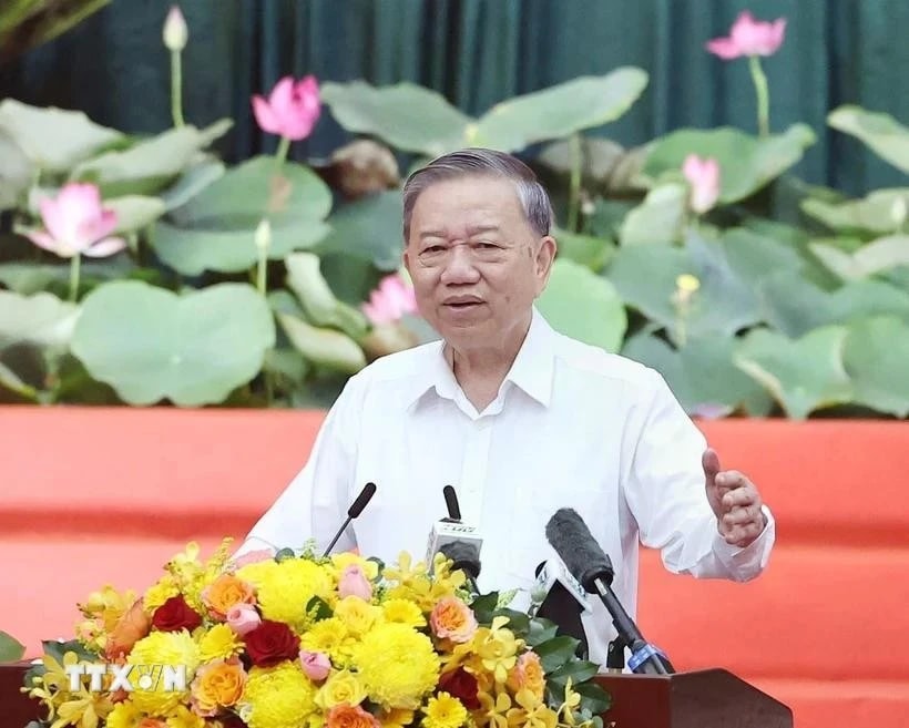 Party General Secretary To Lam addresses the working session. (Photo: VNA)