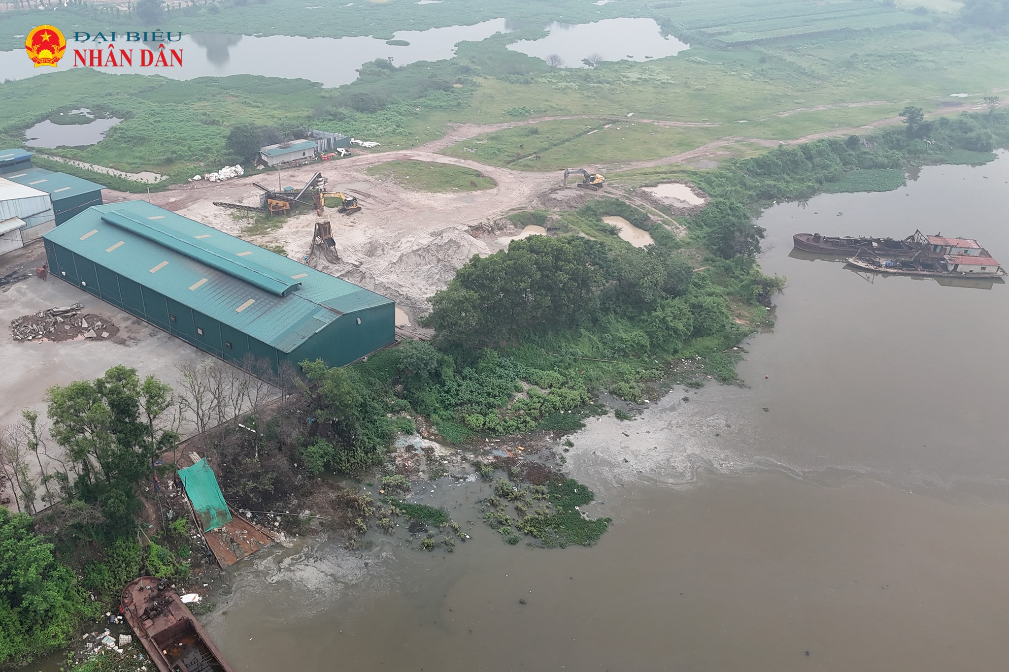 nha xuong trai phep (3)