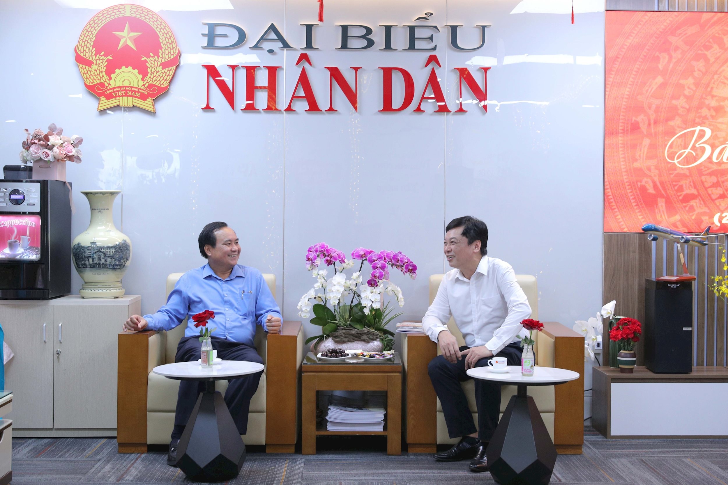 Phó Tổng Biên tập báo Đại biểu nhân dân Lê Thanh Kim tiếp Thứ trưởng Bộ Nông nghiệp và Môi trường Võ Văn Hưng