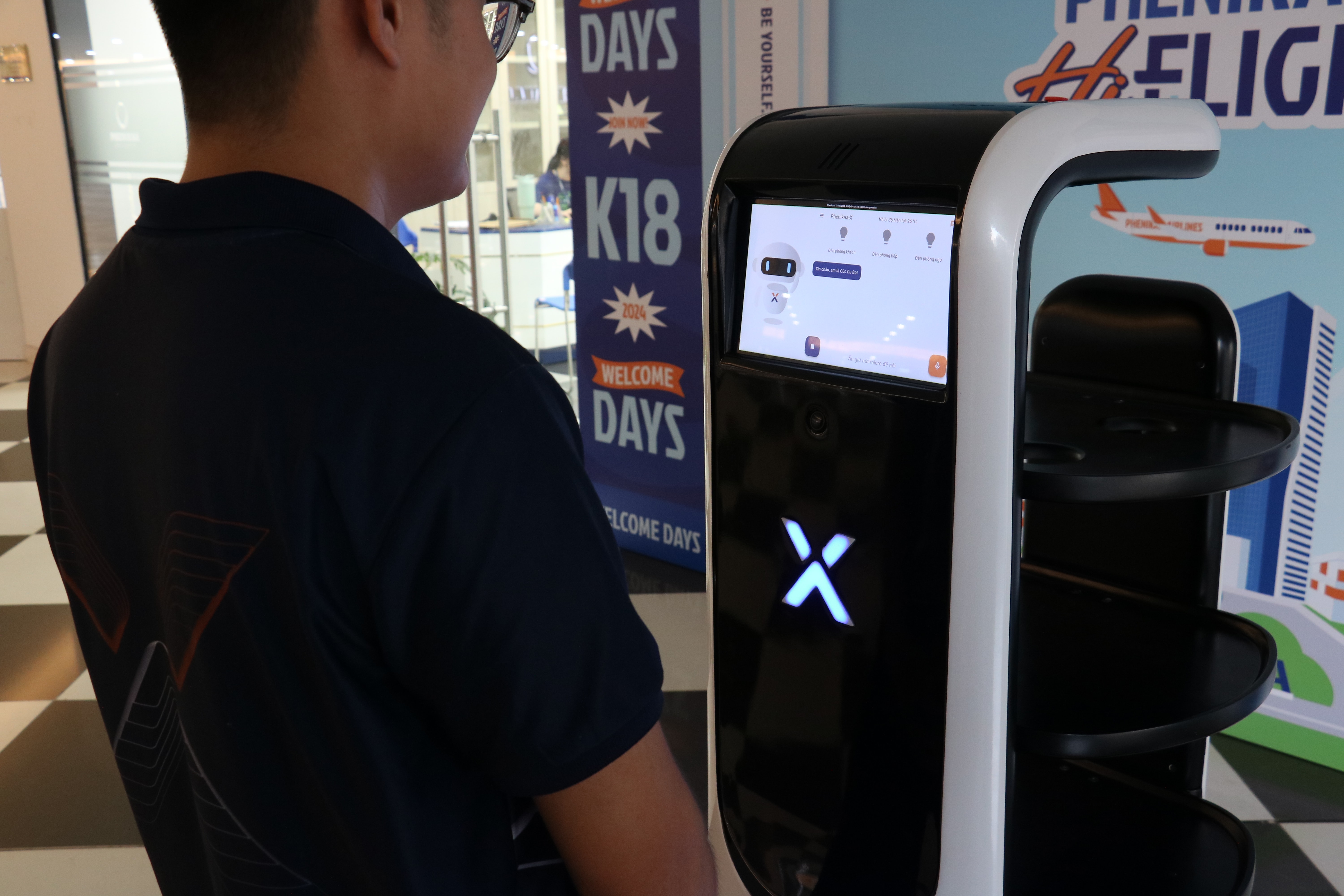 Robot trợ lý nhận diện giọng nói, khuôn mặt