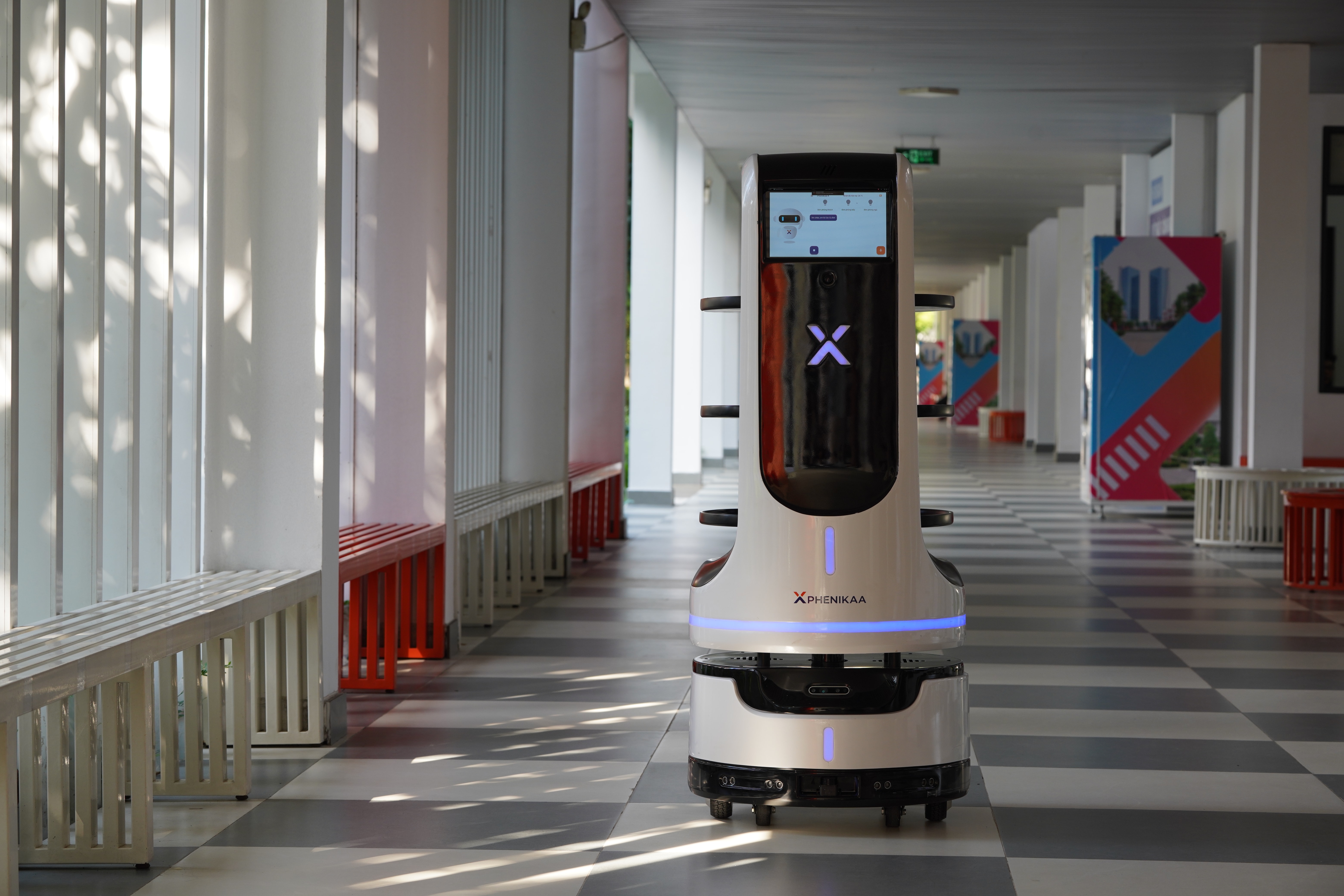 Robot trợ lý Phenikaa-X